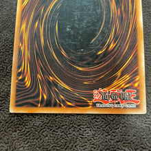 Load image into Gallery viewer, (MP) Tri-Horned Dragon 1st. Ed LDD-S000 Spanish YGO